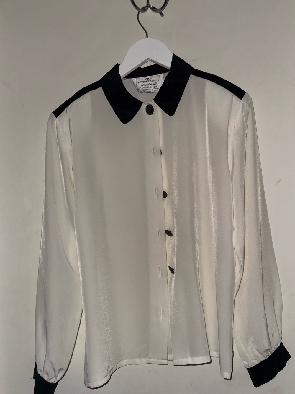 Classic Contrast Collar White Blouse with Black Trim